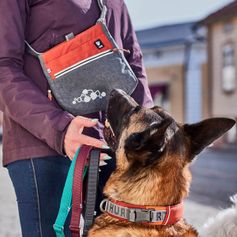 Pochette friandises chien Hurtta recyclée dressage entraînement